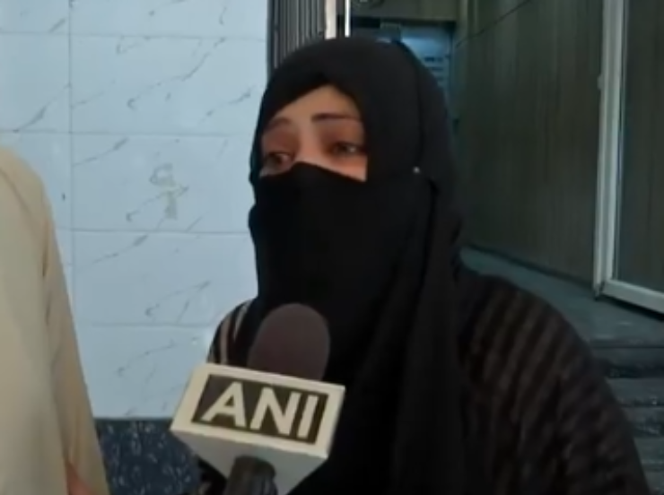 Pakistani Nationals Gather At Delhi Office Amid Visa Uncertainty