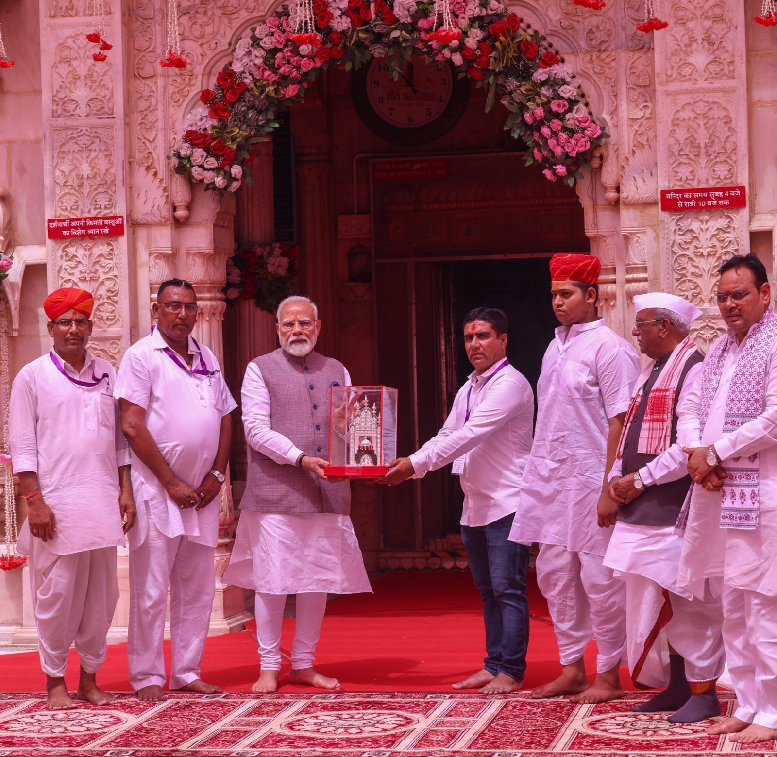 PM ने करणी माता मंदिर में किए दर्शन