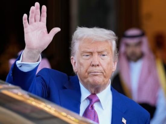 Trump lifts Syria sanctions ahead